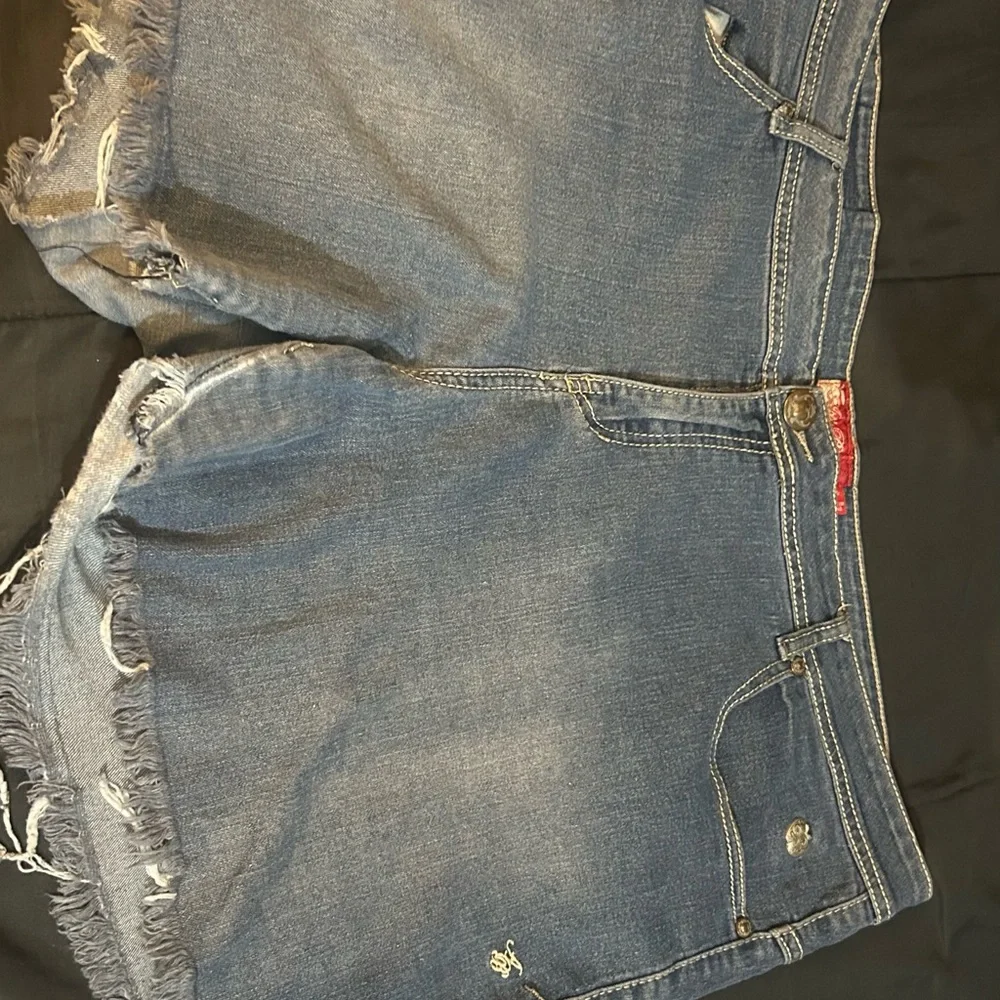 Apple Bottom Shorts - Picture 2 of 5
